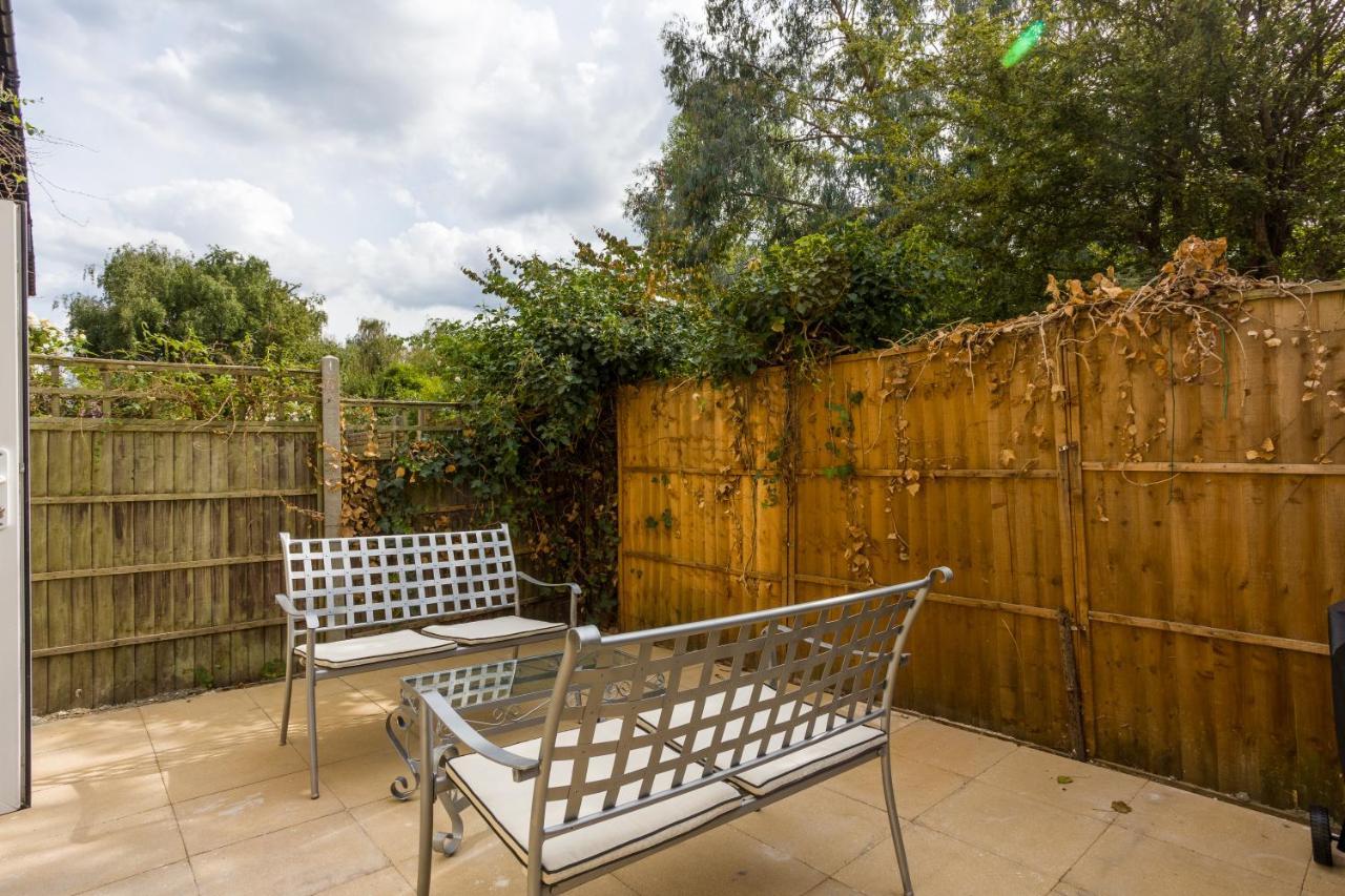 Stunning 4 Bedroom House With Garden, Parking & 3 Mins Walking Distance From Train Station London Exterior photo